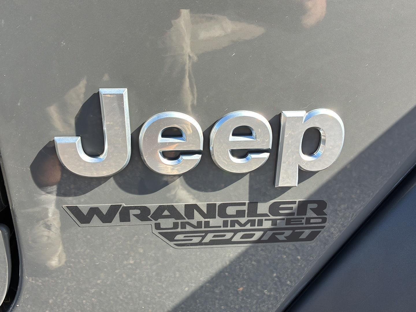 Used 2020 Sting-Gray Clearcoat Jeep Sport S image 12