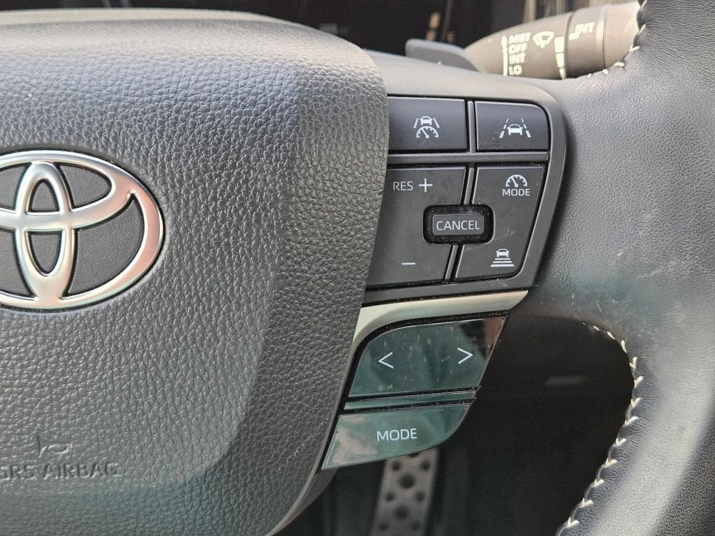 Used 2025  Toyota SE image 23