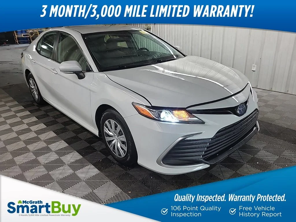 2022 Toyota Camry LE Hybrid's photo