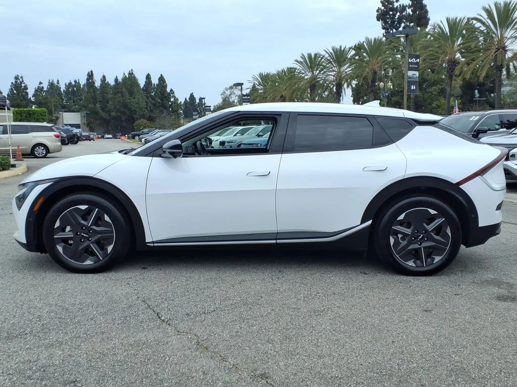 Certified Used 2025 White Kia Light image 7