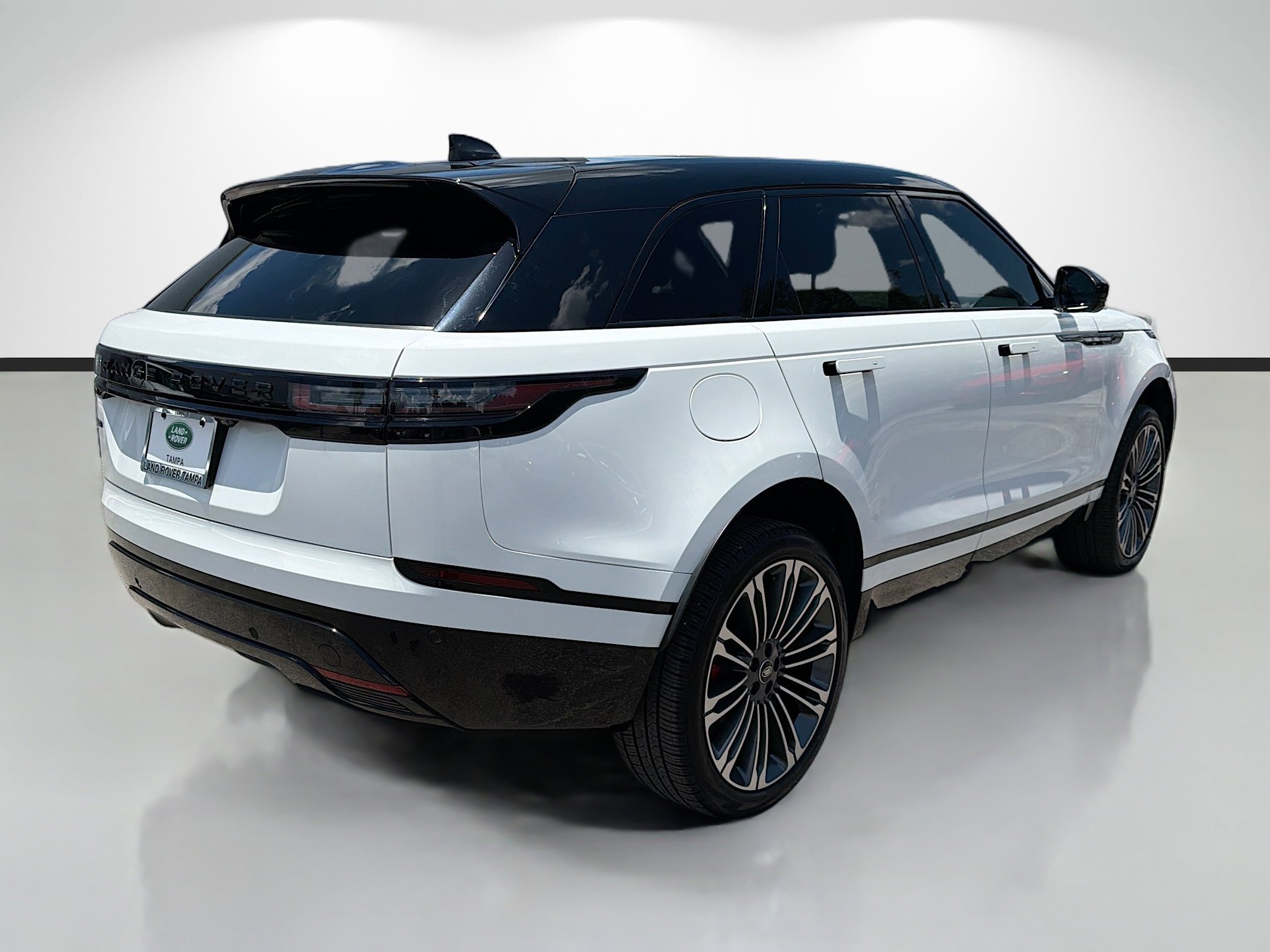 Certified Used 2024 Fuji White Land Rover Dynamic SE image 5