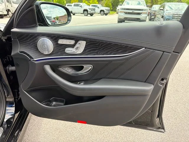 Used 2019 Red Mercedes-Benz 4MATIC® image 14