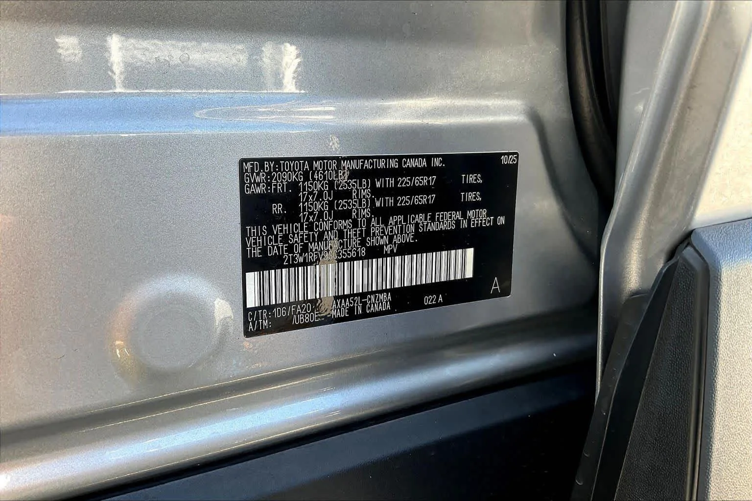 Used 2025 Silver Sky Metallic Toyota XLE image 34
