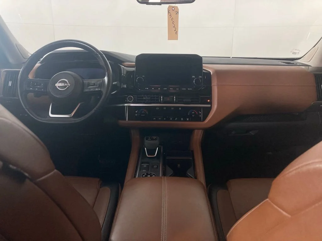 Used 2024 Black Nissan Platinum image 7