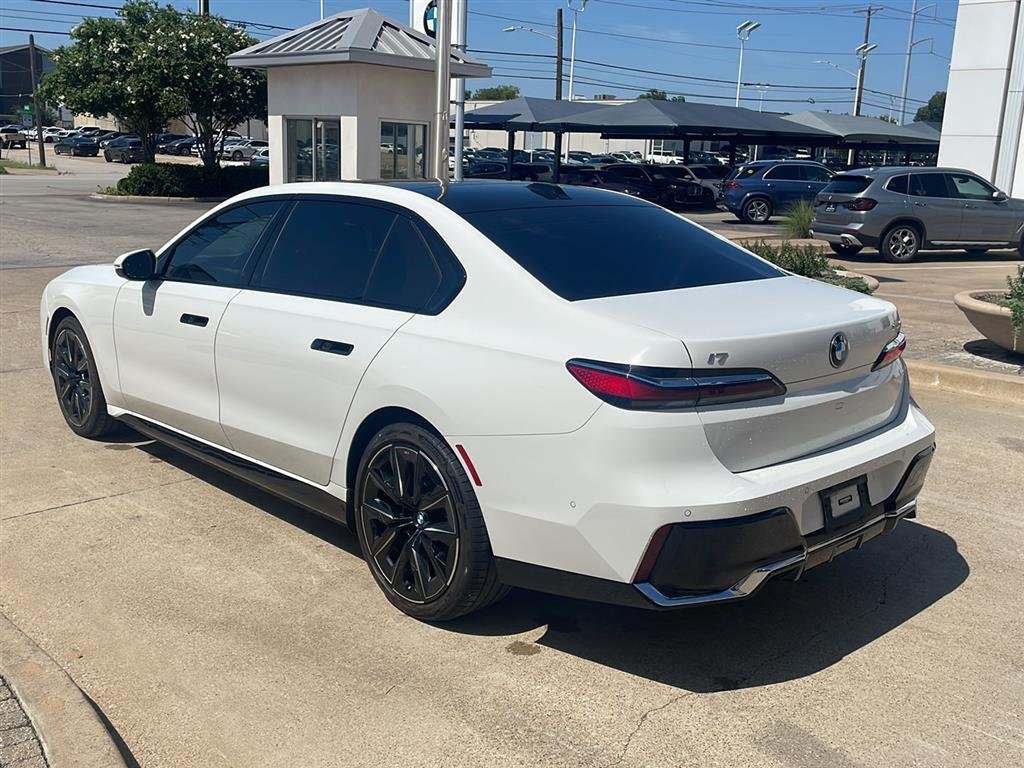 Certified Used 2023 Alpine White BMW xDrive60 image 6