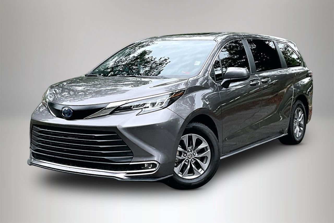 2023 Toyota Sienna XLE 7-Passenger Hybrid FWD's photo