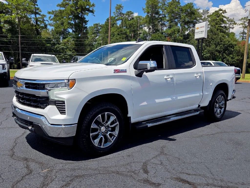 New 2026 Summit White Chevrolet LT image 27