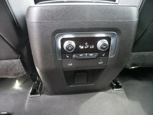 2022 GMC Yukon AT4 - Photo 16