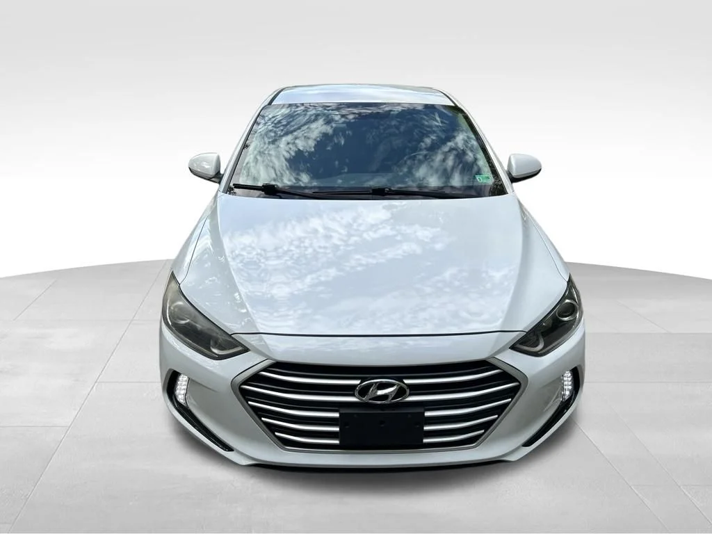 Used 2017 White Hyundai Eco image 9