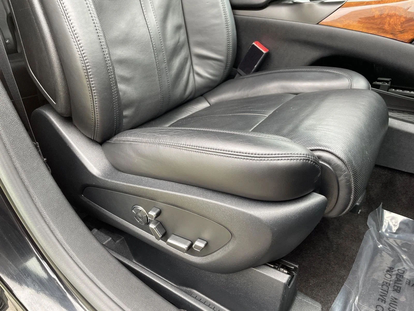 Used 2016 Black Velvet Lincoln Reserve image 22