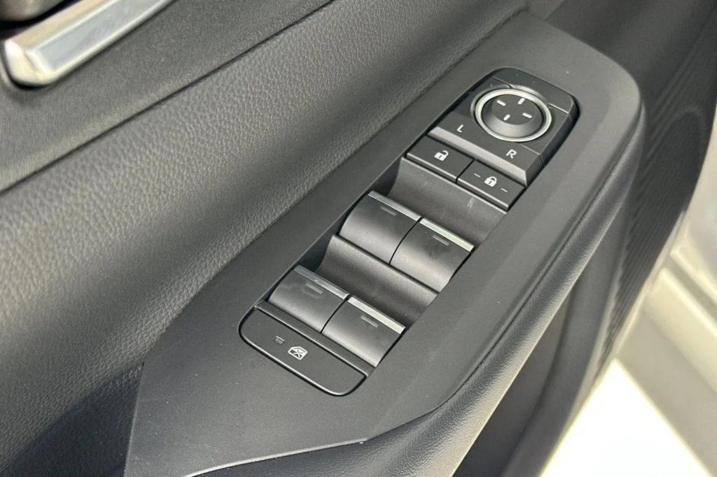 New 2027 Wind Chill Pearl <sup>1</sup> Toyota  XSE image 12
