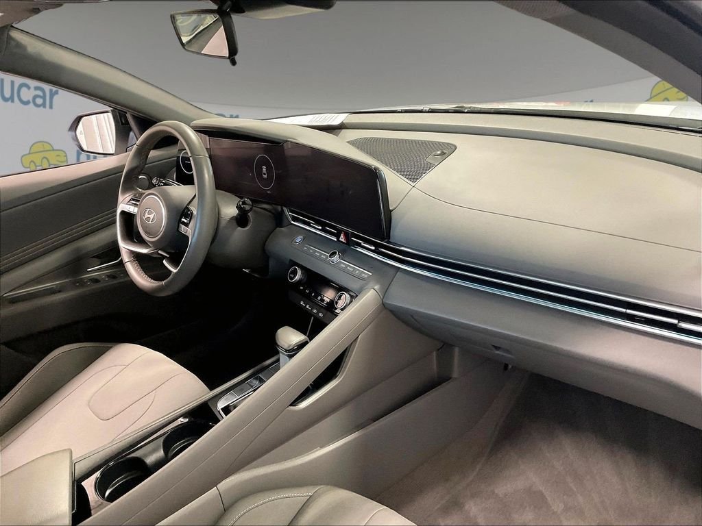 Used 2025 White Hyundai SEL Sport image 8