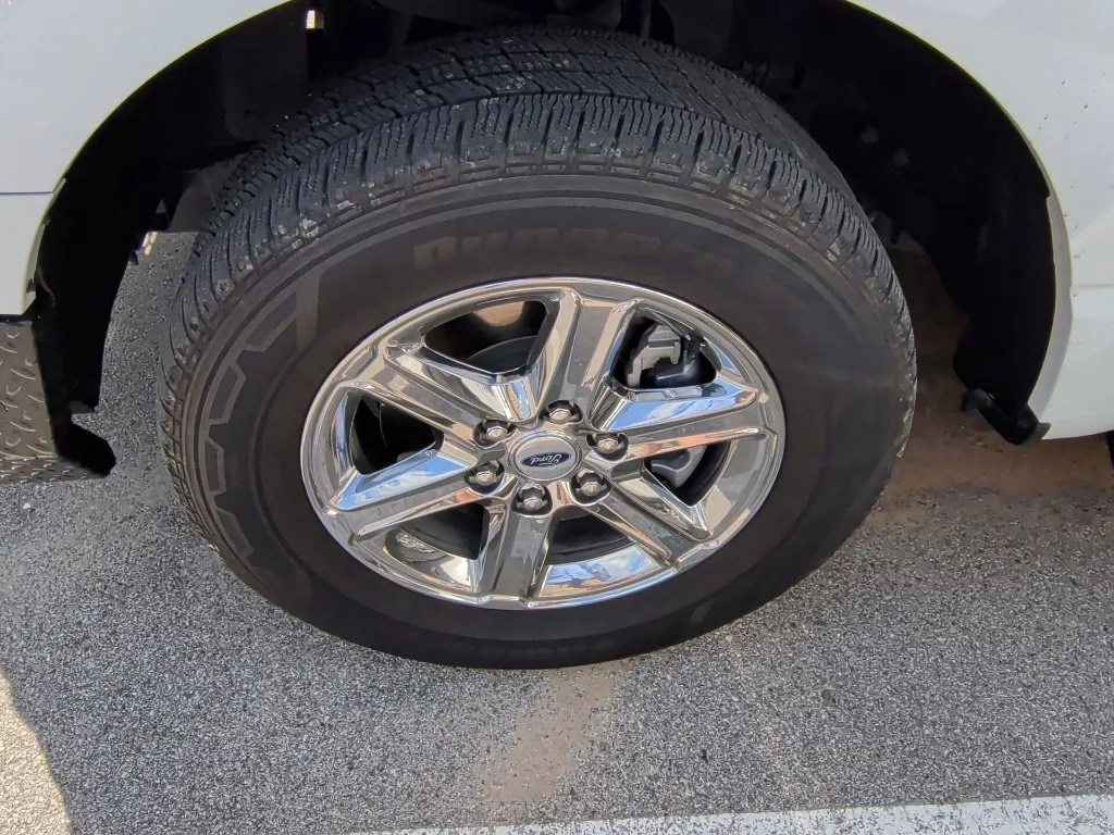Used 2025 Oxford White Ford XLT image 11