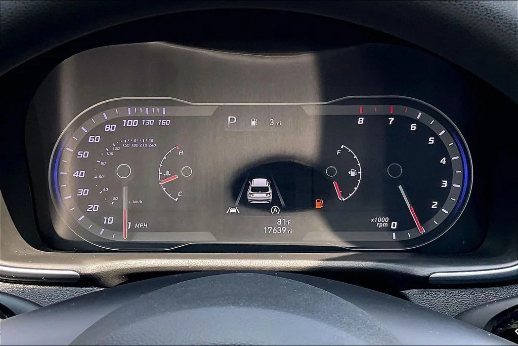 Used 2024 Gray Hyundai SEL image 23