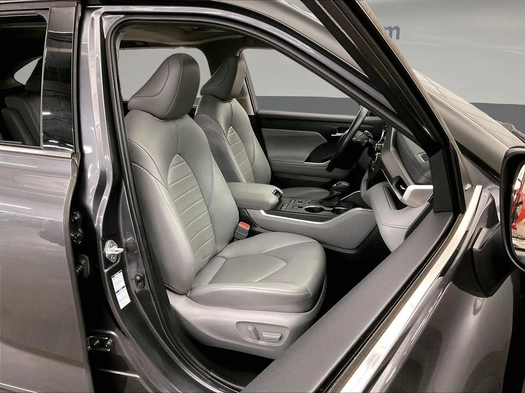 Used 2022 Gray Toyota XLE image 10