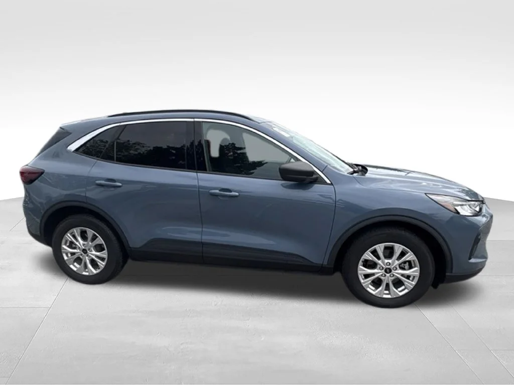 Used 2023 Blue Ford Active image 2