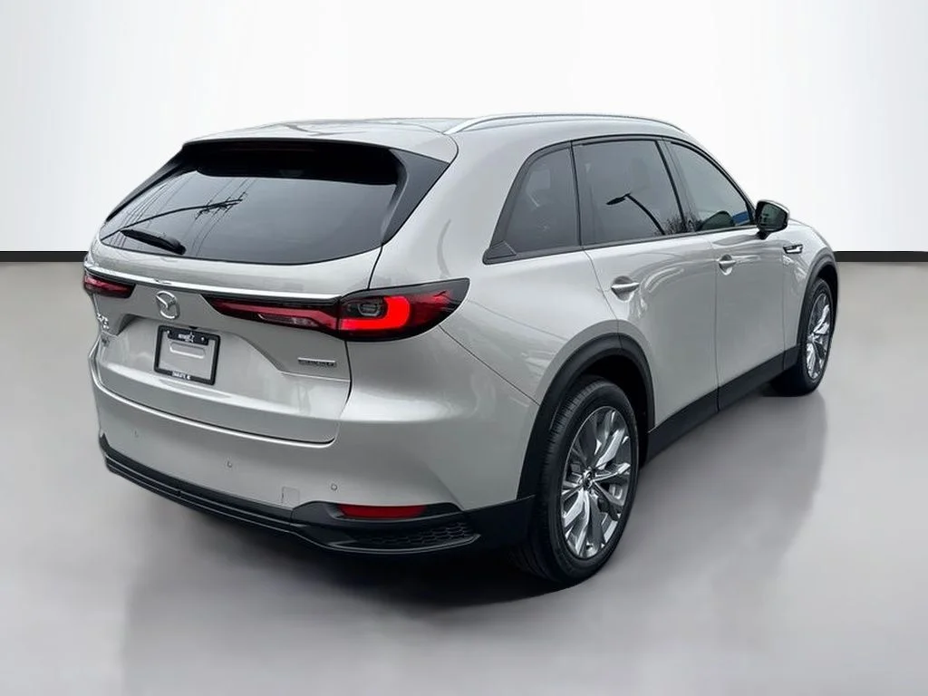 New 2026 Platinum Mazda 3.3 Turbo Preferred image 3