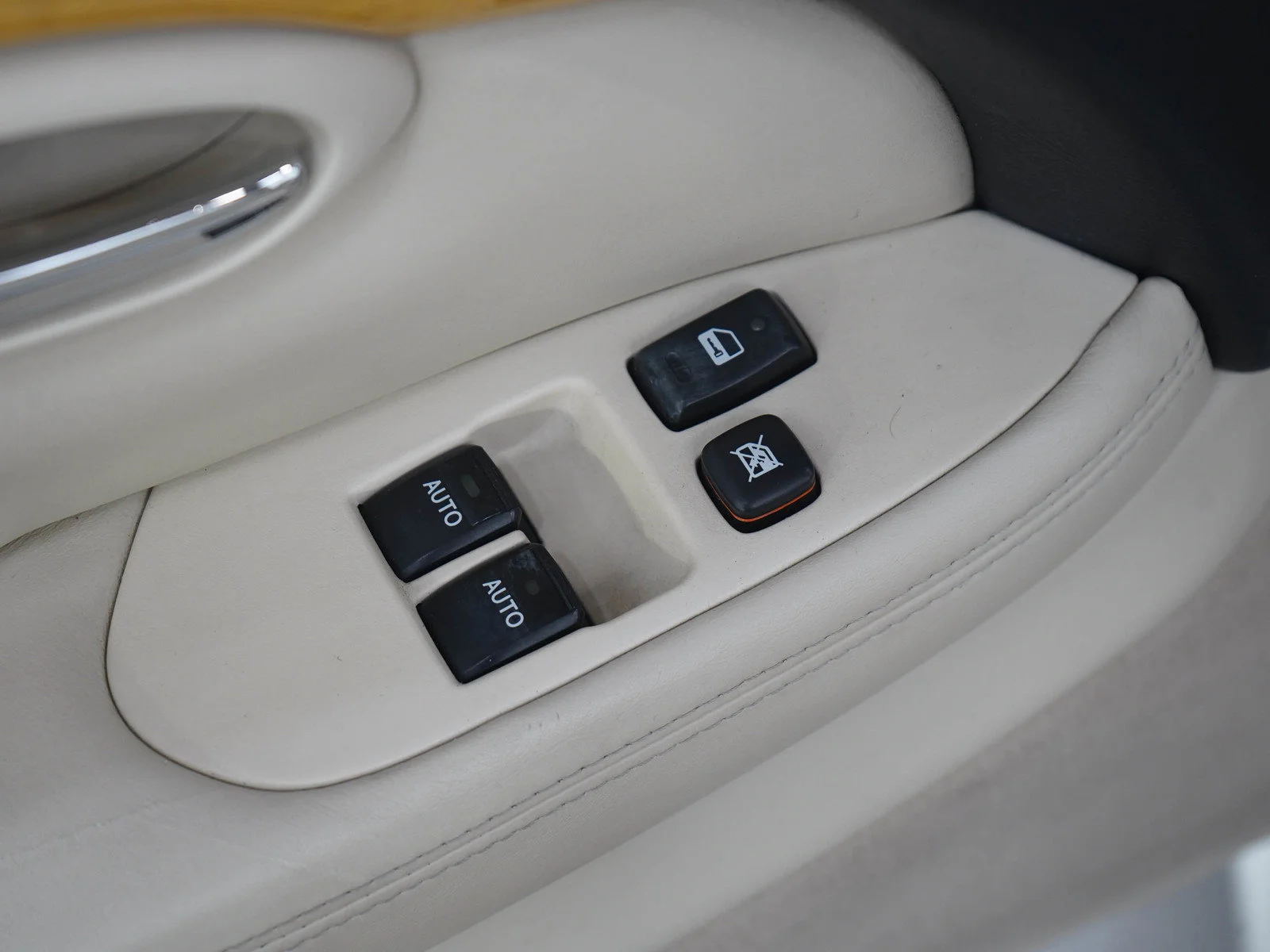 Used 2002 Silver Lexus 430 image 15