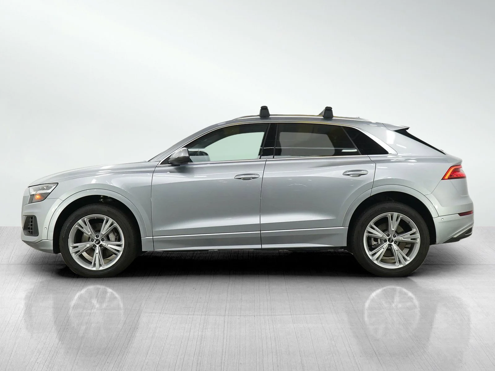 Used 2022 Audi Q8 Premium with VIN WA1AVBF19ND034577 for sale in Wayzata, Minnesota