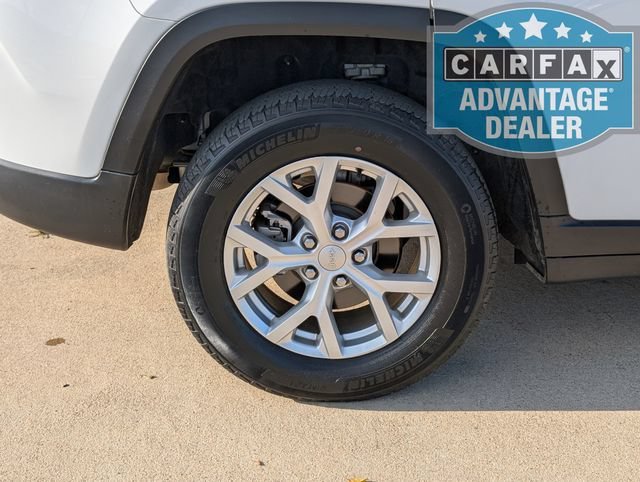 Used 2023 White Jeep Limited image 3