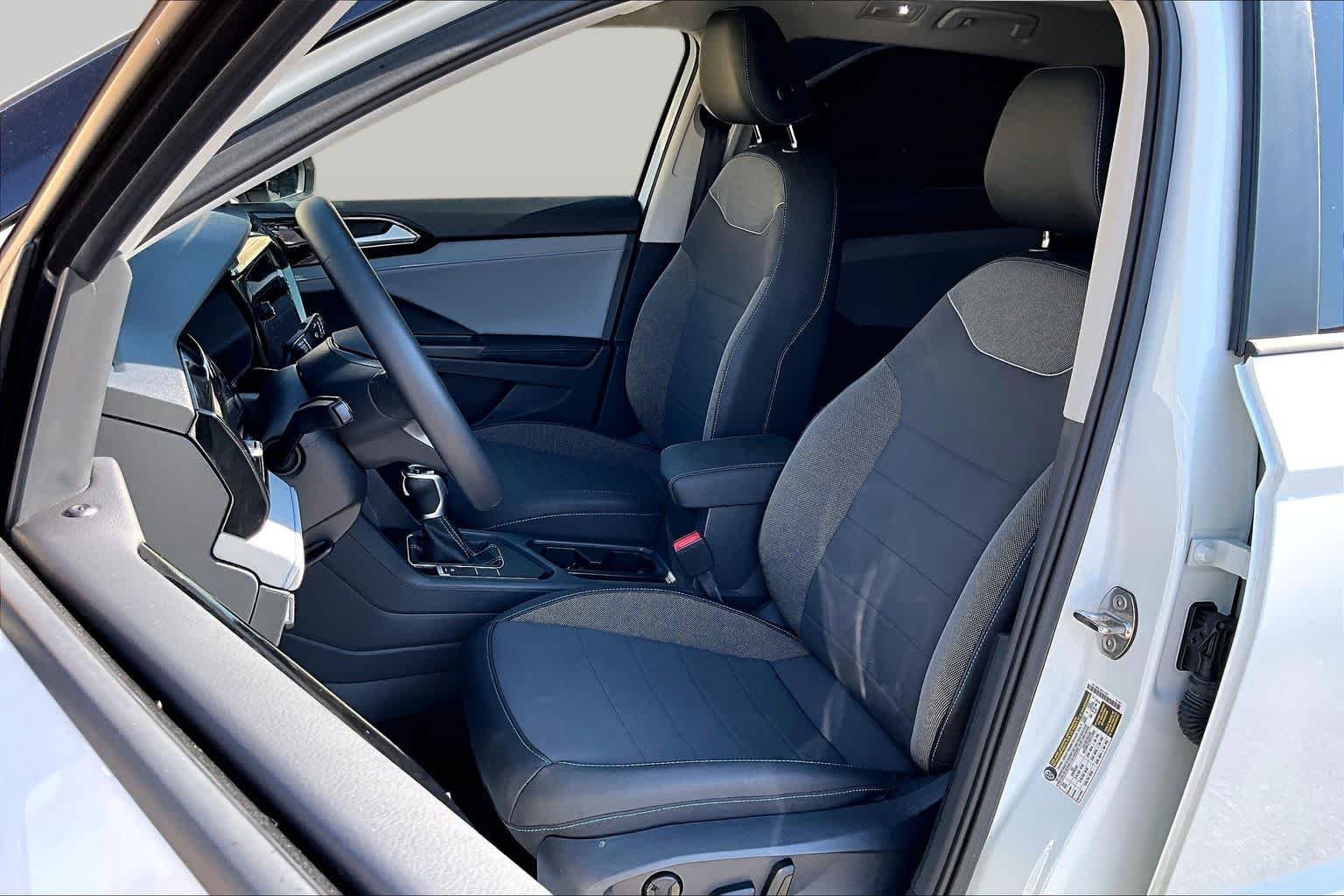 Used 2024 Pure White w/ Deep Black Roof Volkswagen SE Black image 10