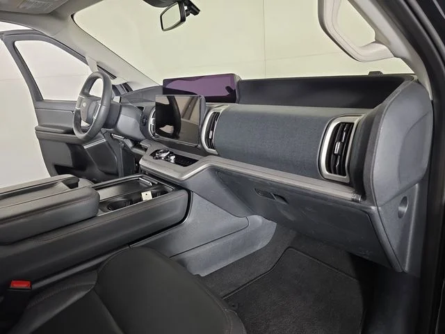 Used 2025 Black Metallic Ford Active image 21