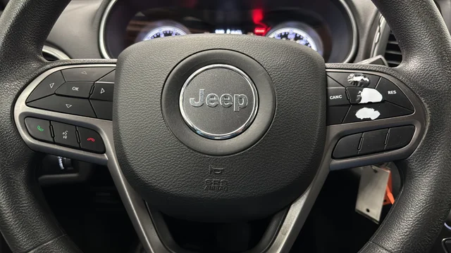 Used 2020 Billet Silver Metallic Jeep Latitude image 15