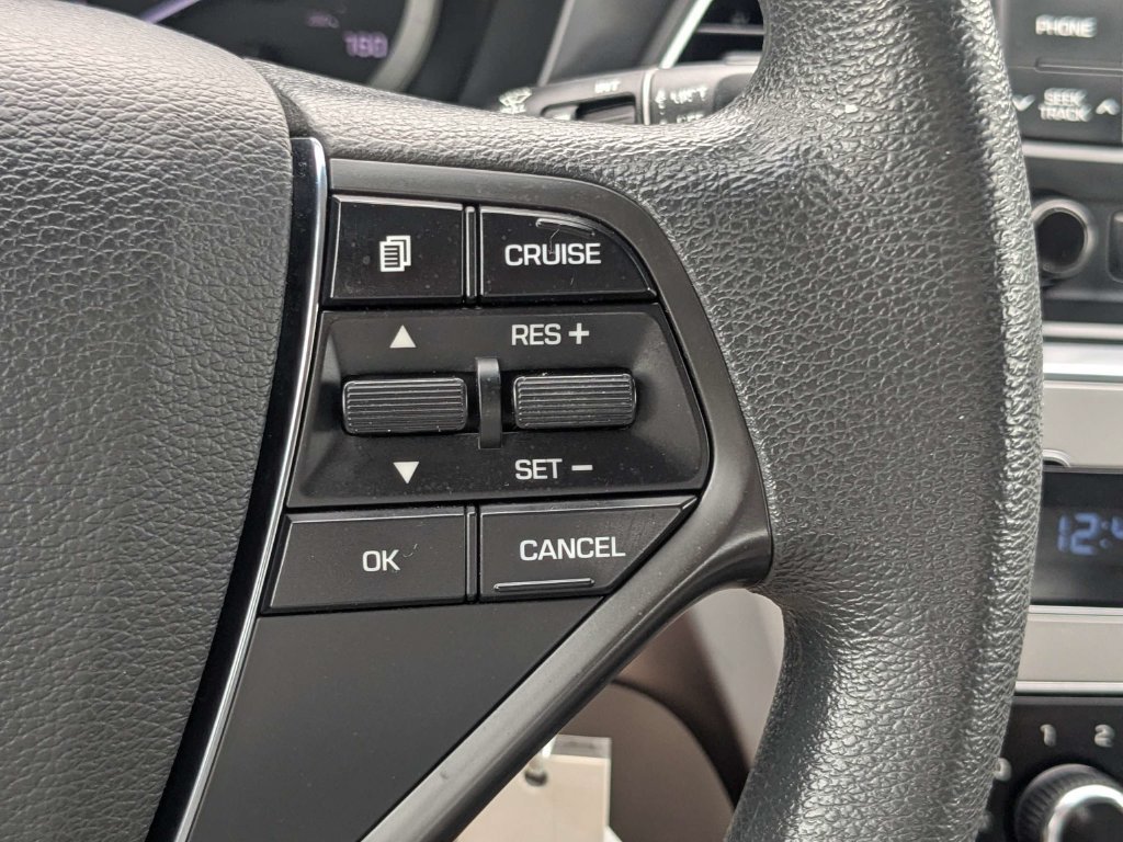 Used 2015 Gray Hyundai SE image 31