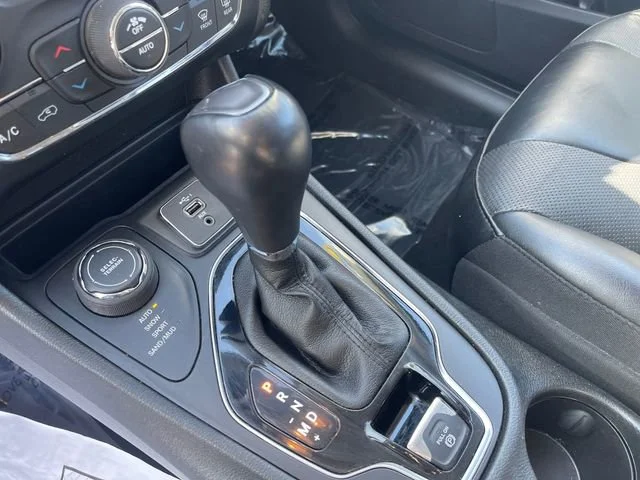 Used 2023 Gray Jeep Altitude Lux 4x4 image 27