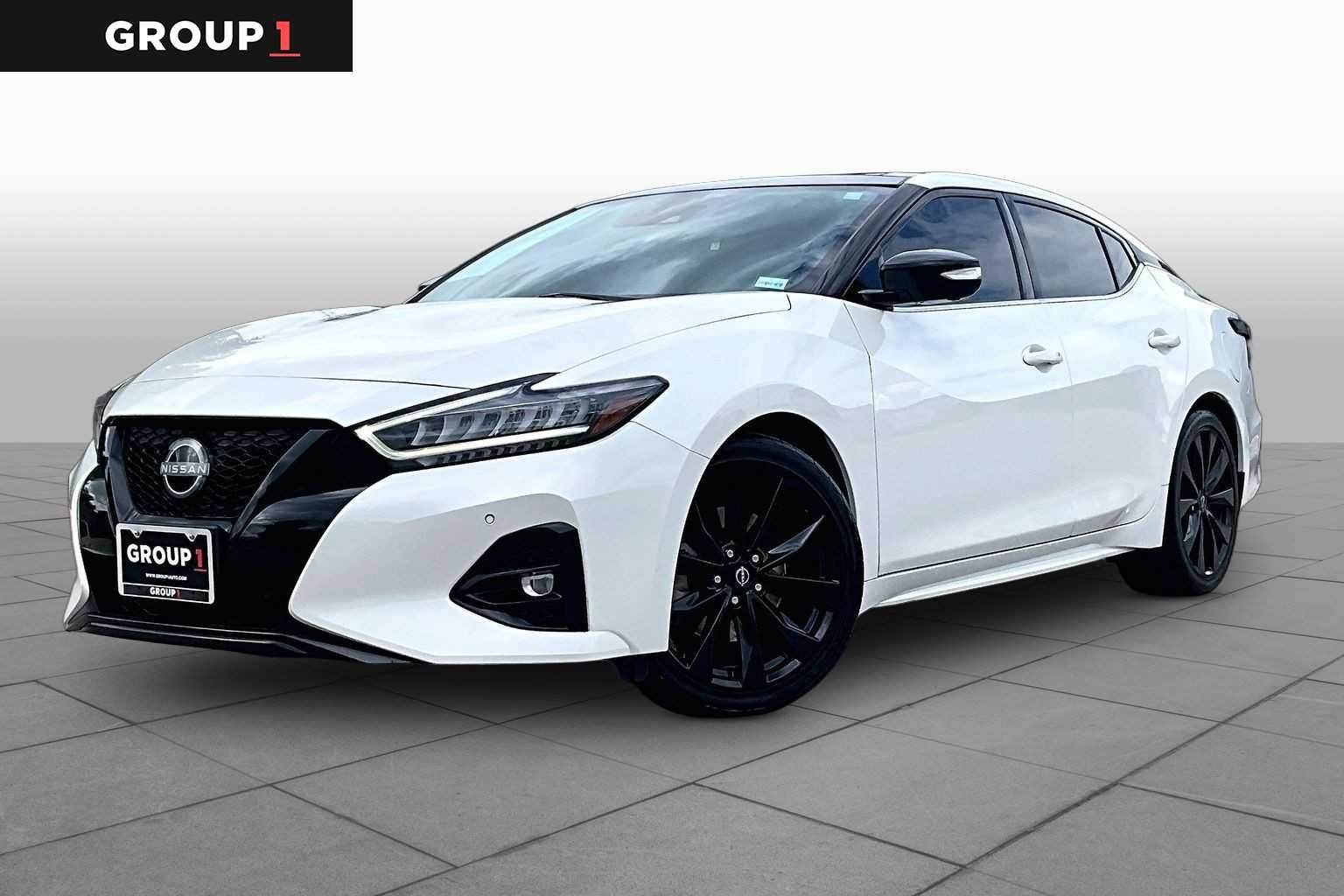 2023 Nissan Maxima SR's photo