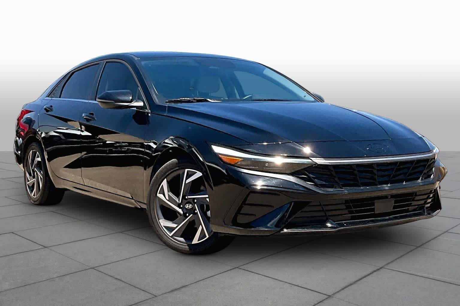 Used 2025 Abyss Black Hyundai Limited image 3