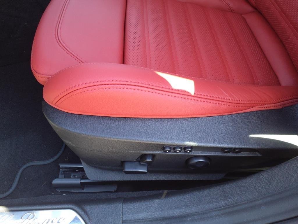 2025 Alfa Romeo Giulia Base - Photo 6