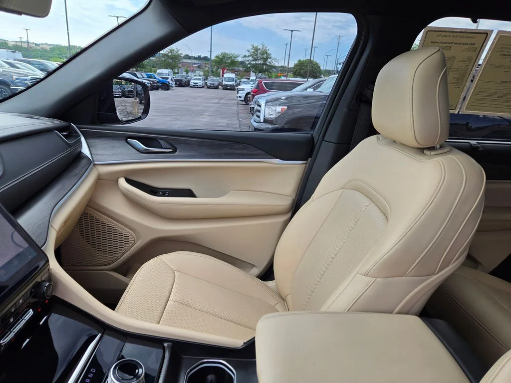 Used 2024 Black Jeep Limited image 28