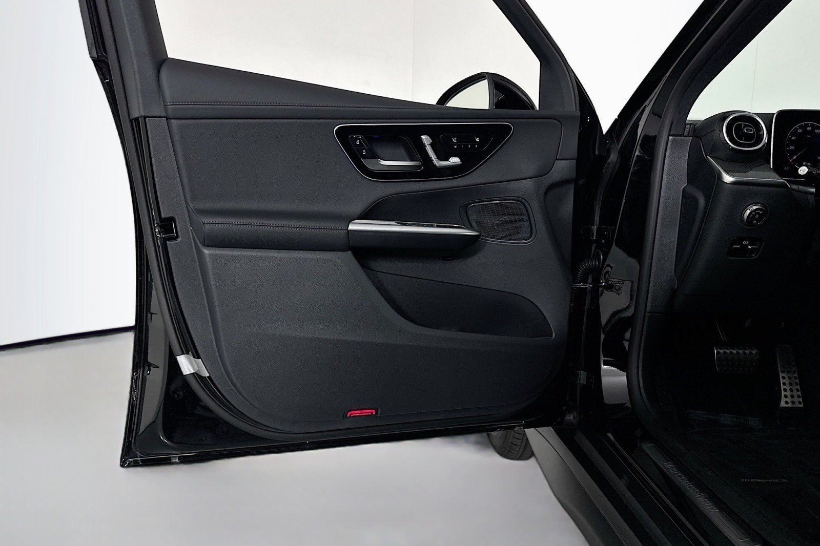 New 2026 Black Mercedes-Benz GLC 300 SUV image 21