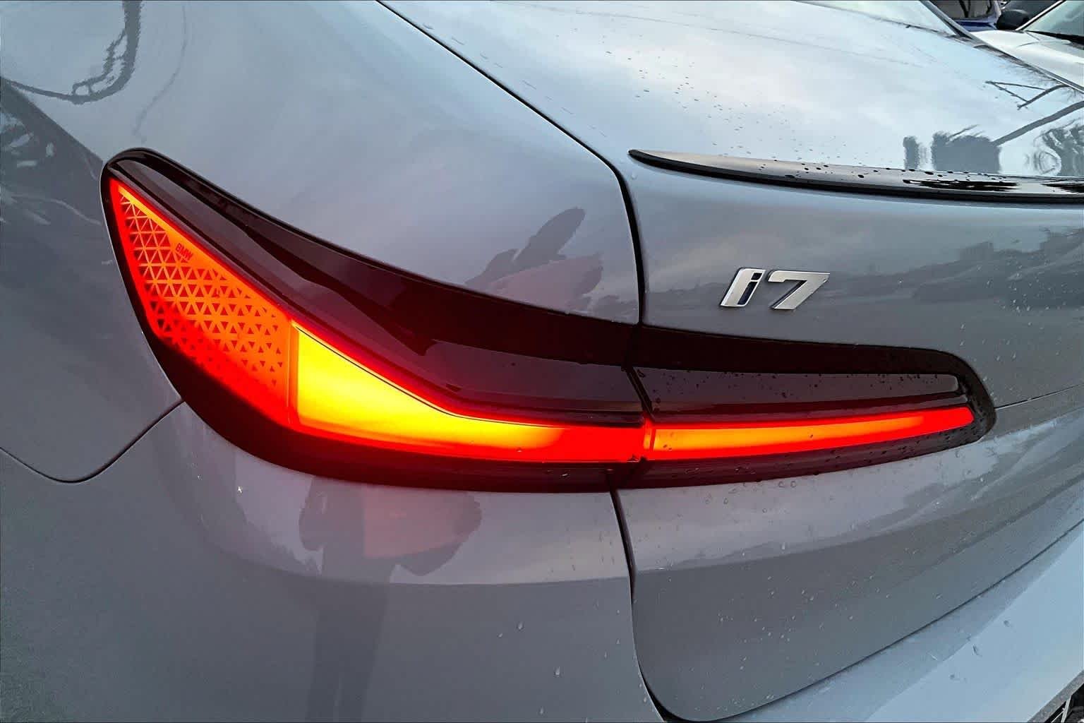 2025 BMW i7 50 - Photo 27