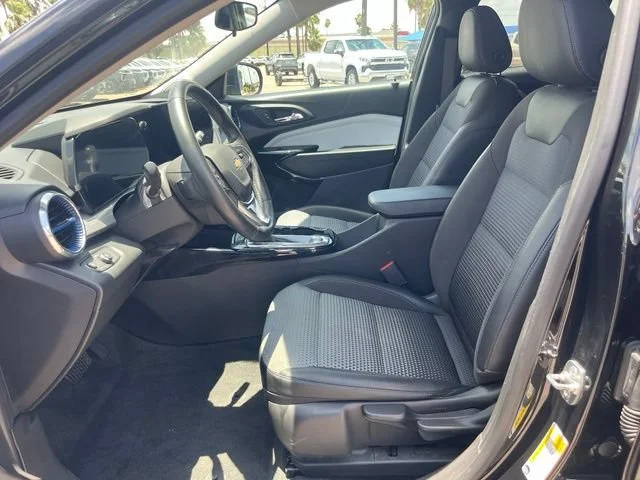 Used 2025 Mosaic Black Metallic Chevrolet LT image 19