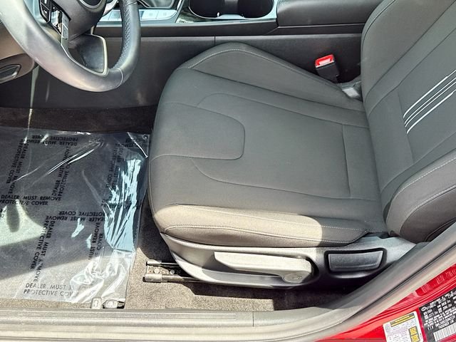 Used 2025 Red Hyundai SEL Convenience image 19