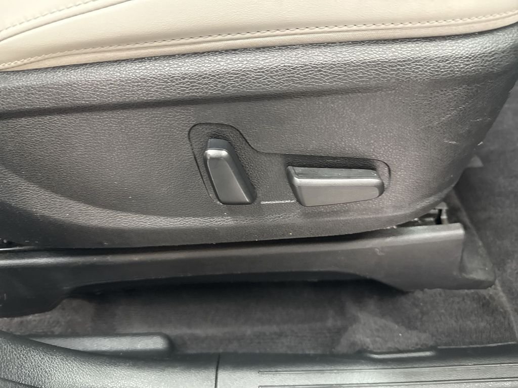 Used 2022 Grey Kia SX image 19