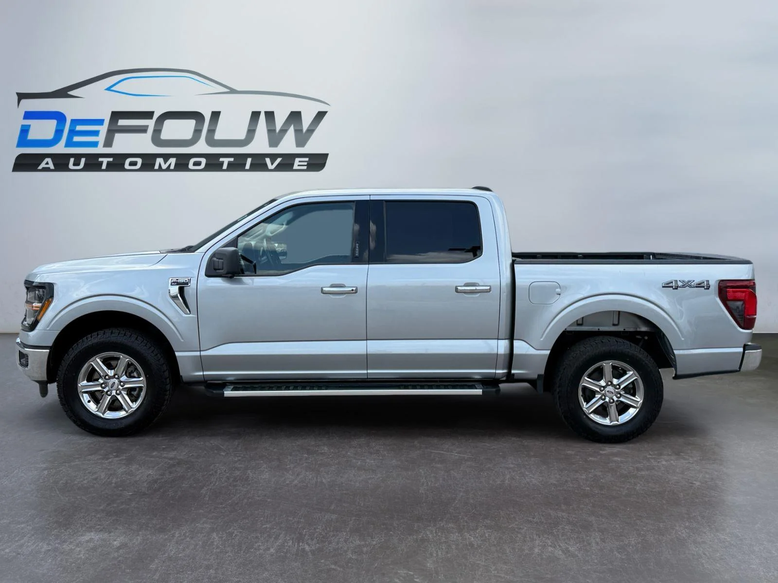 Used 2024 Iconic Silver Ford XLT image 6