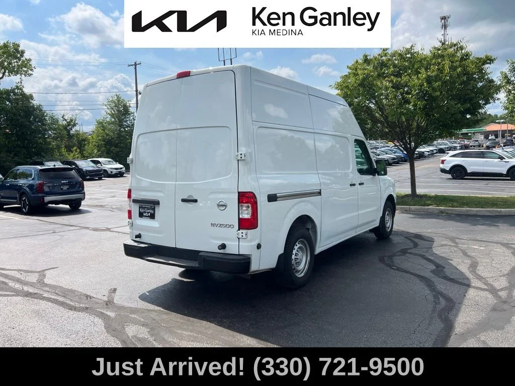 Used 2021 White Nissan S image 5