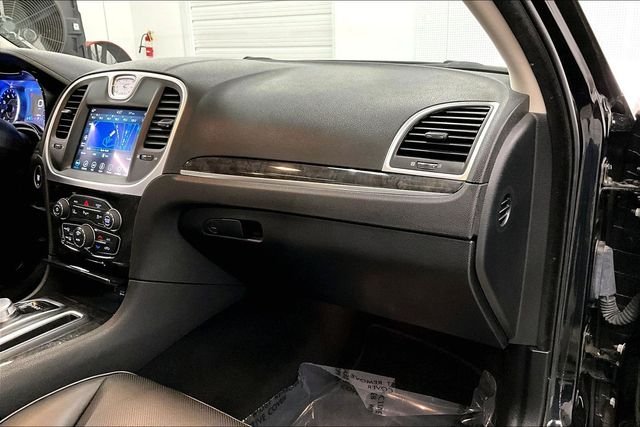 2023 Chrysler 300 Touring L - Photo 17