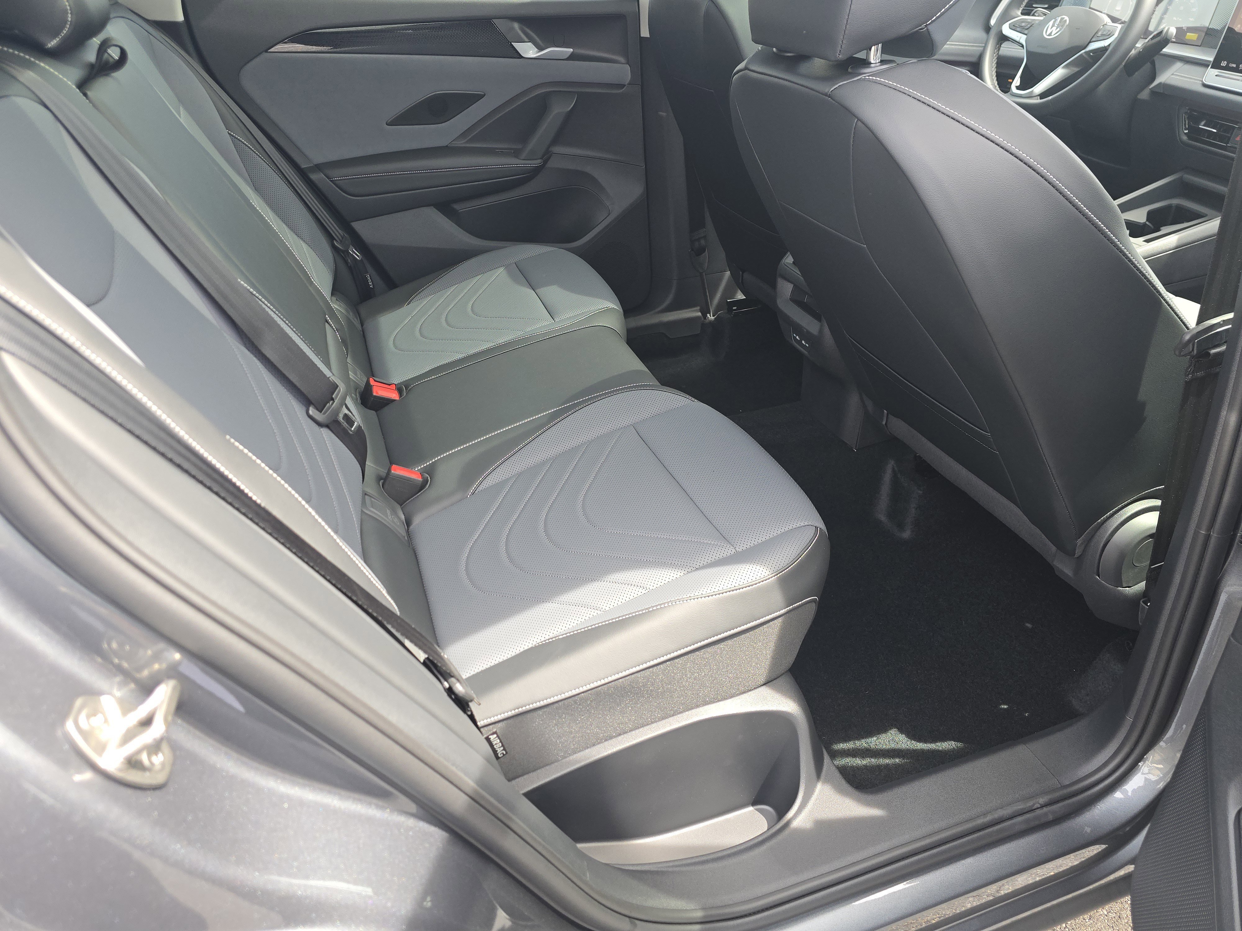 New 2026 Platinum Gray Metallic Volkswagen SE image 18