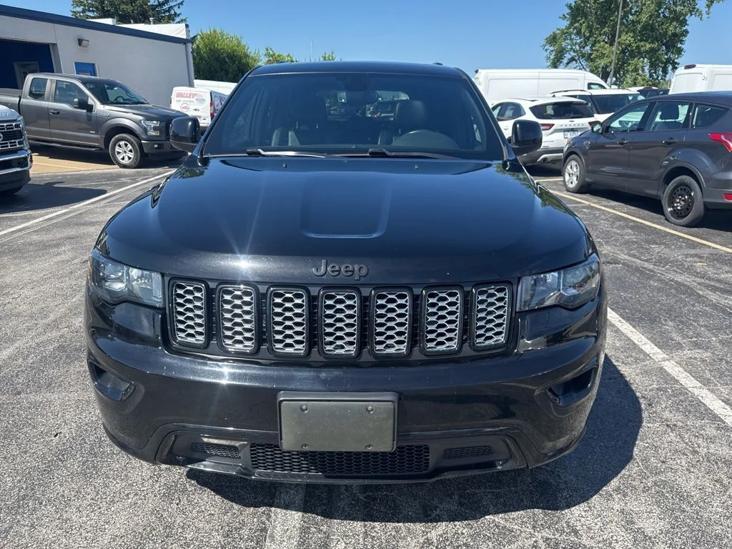 Certified Used 2019 Diamond Black Jeep Altitude image 9