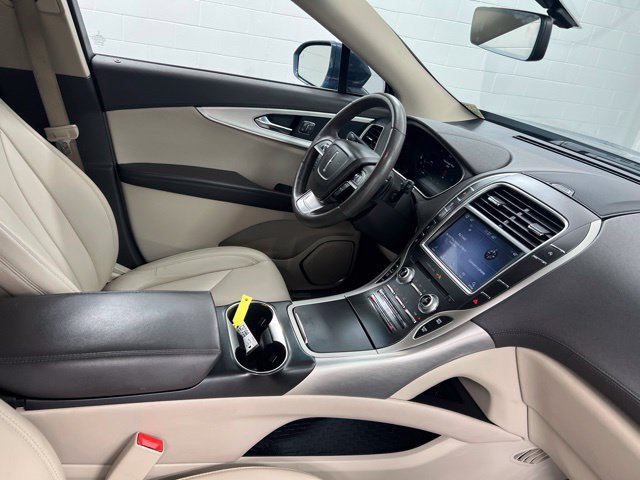 Used 2019 Blue Lincoln Standard image 24