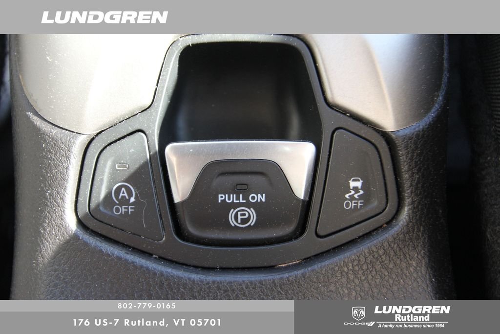Used 2020 Green Jeep Latitude image 21
