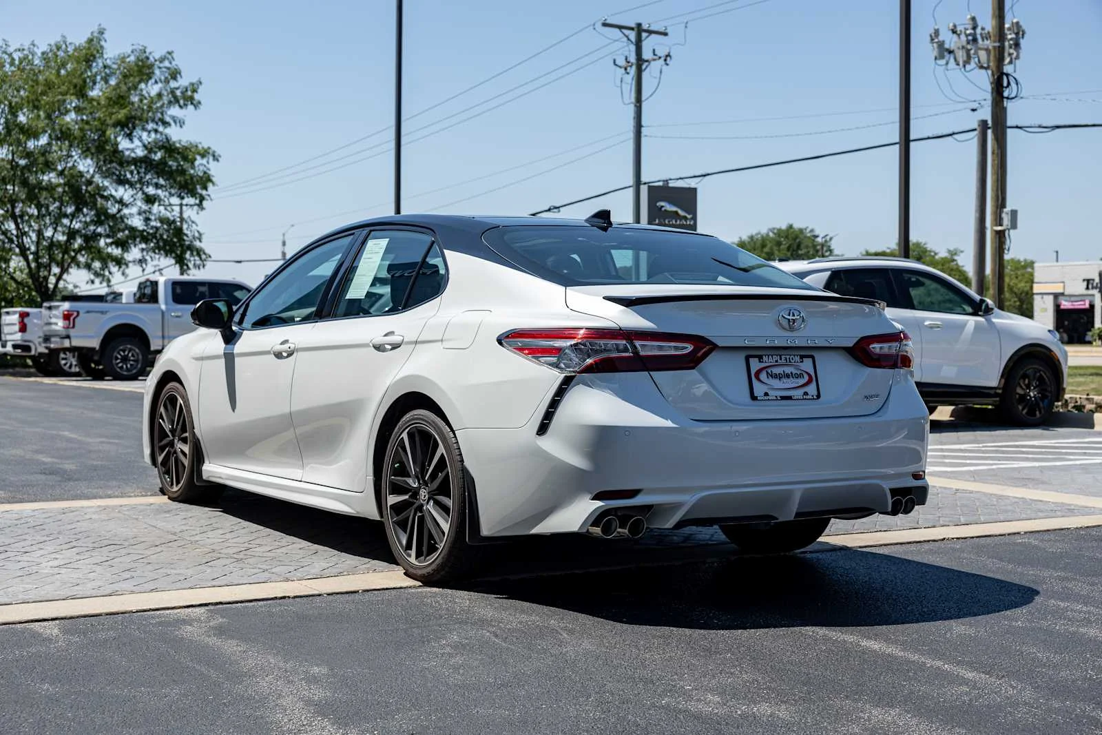 Used 2020 Wind Chill Pearl Toyota XSE V6 image 5