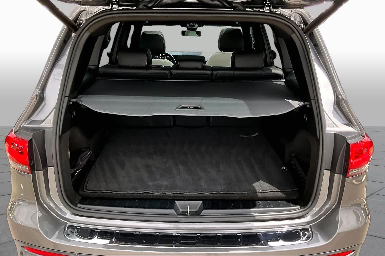 New 2023 Mountain Grey Metallic Mercedes-Benz GLB 250 image 37