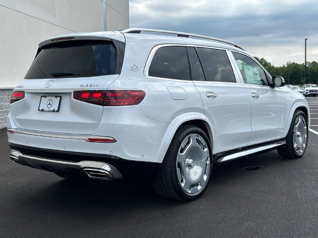 New 2026 MANUFAKTUR Moonlight White Metallic Mercedes-Benz Maybach GLS 600 image 48