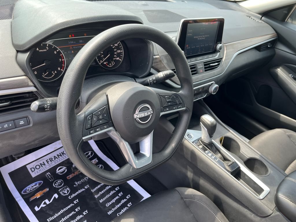 Used 2025 White Nissan 2.5 SV image 14
