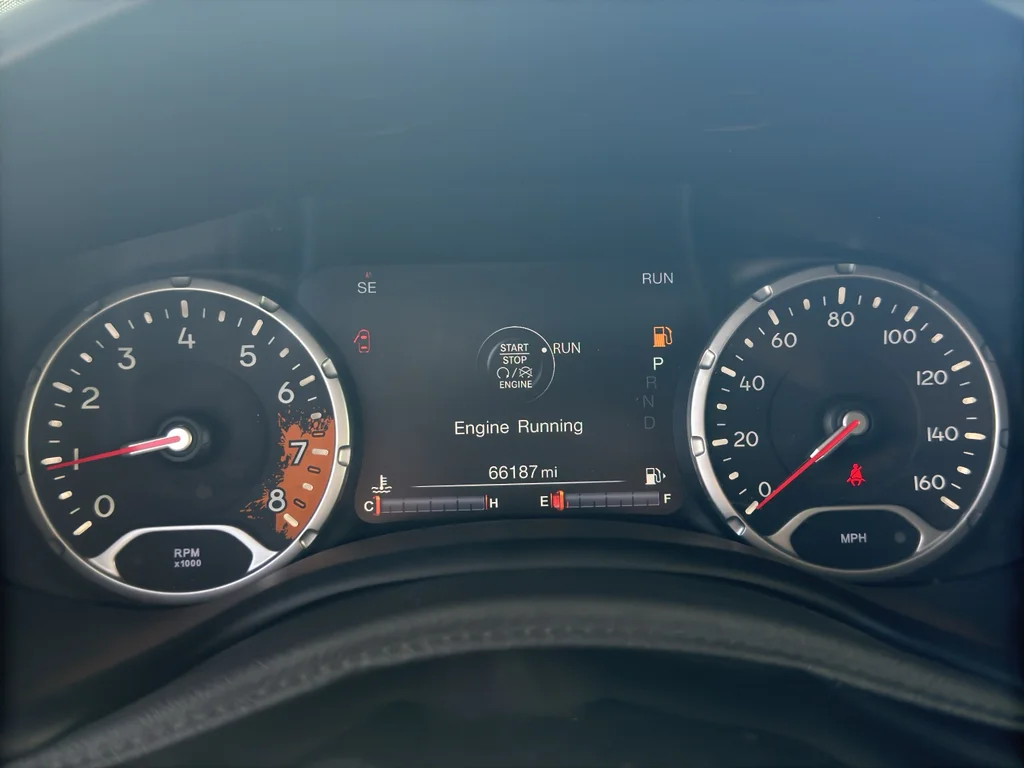 Used 2018 Glacier Metallic Jeep Trailhawk image 20
